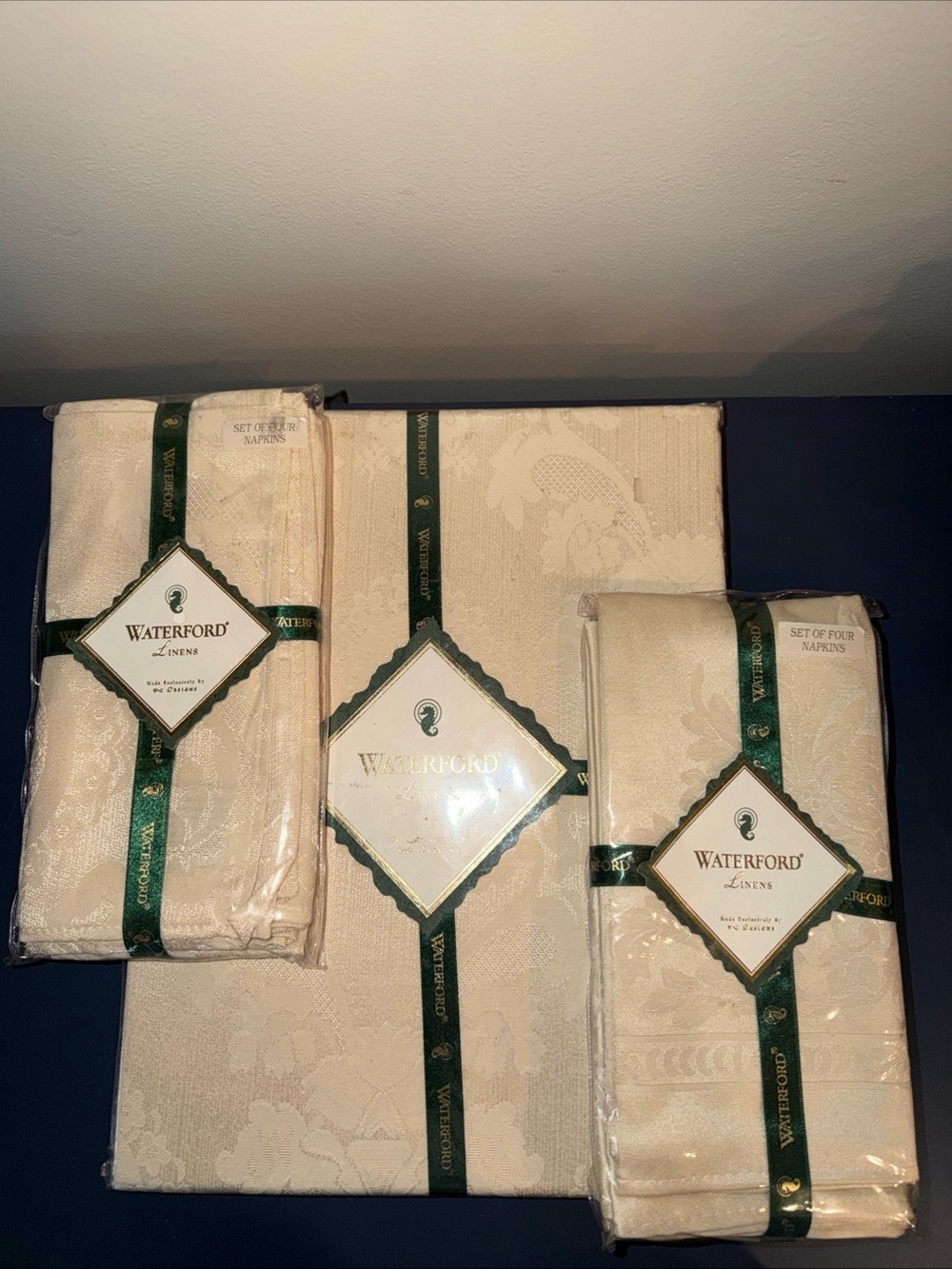 Waterford Linens Tablecloth 60 " x 84" Oblong + 8 Matching Napkins Belvedere